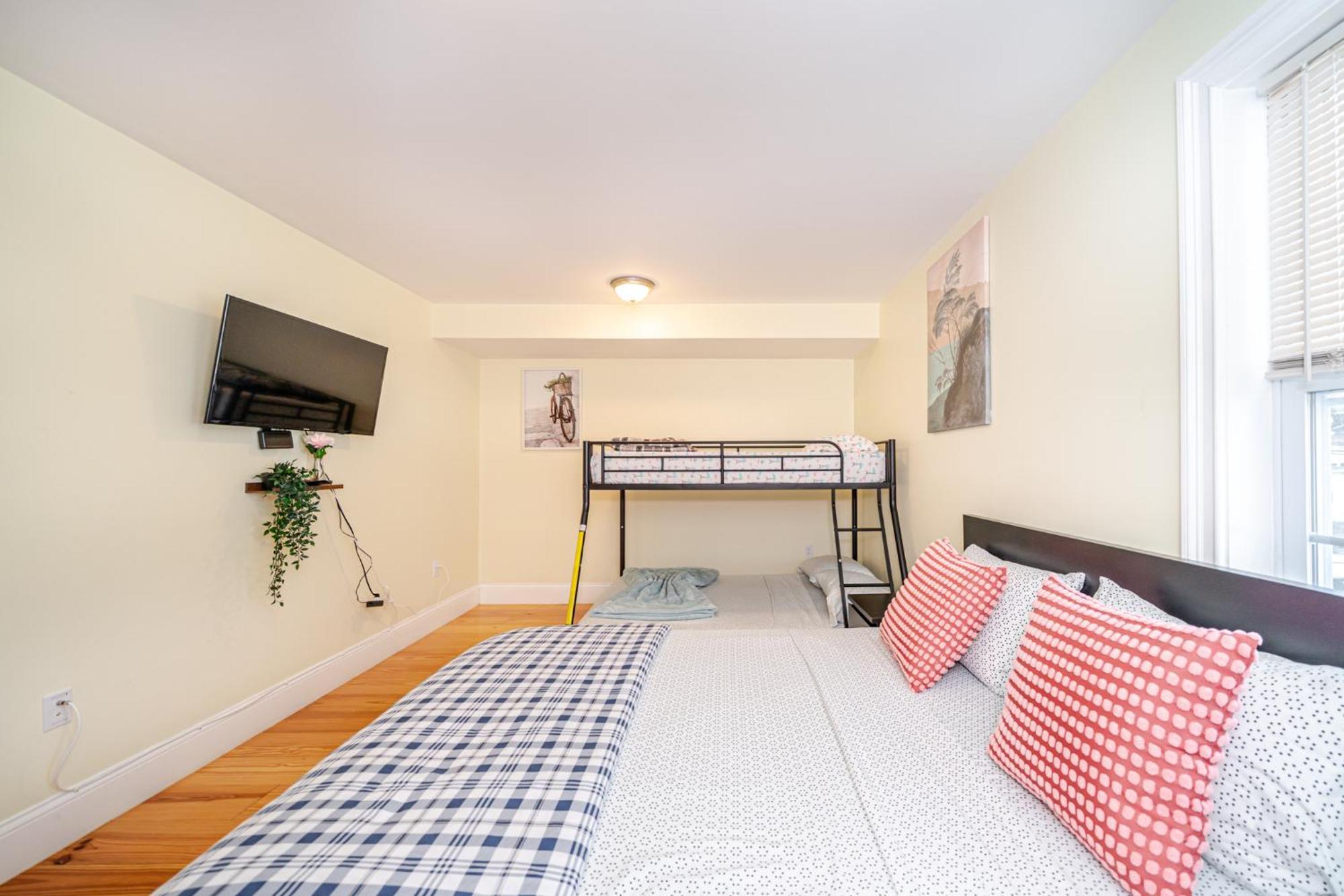 41 - 3Br Quincy - Lovely Townhouse Near Parish Екстер'єр фото